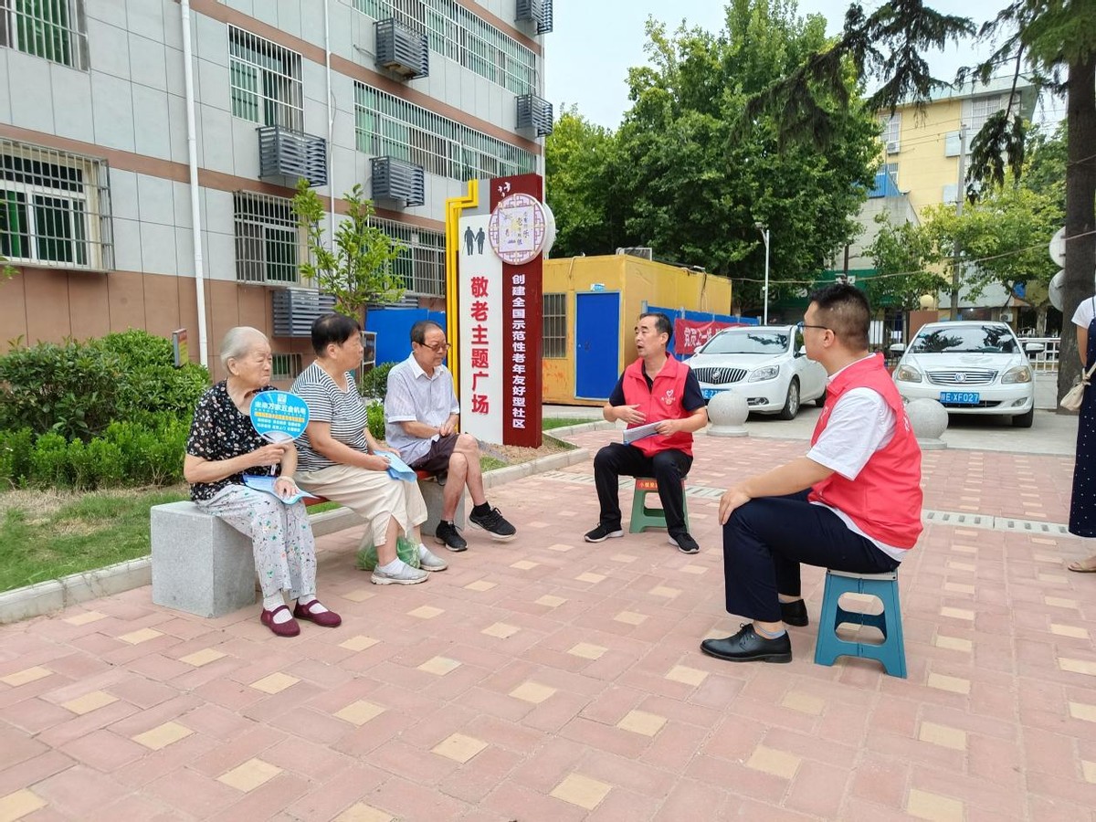 情系老人冷暖，真心济困解难——解放街道陕西路社区“小板凳”志愿服务贴心爱老助推主题活动走深走实