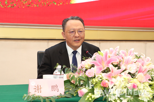 他以文科状元考入政法名校，被母校聘为副教授，还和岳父岳母是校友！