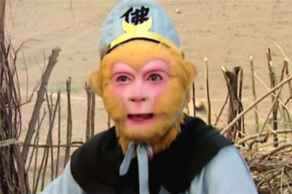 仅打破云栈洞两扇门，为何八戒就说悟空犯了死罪？悟空的回答更绝