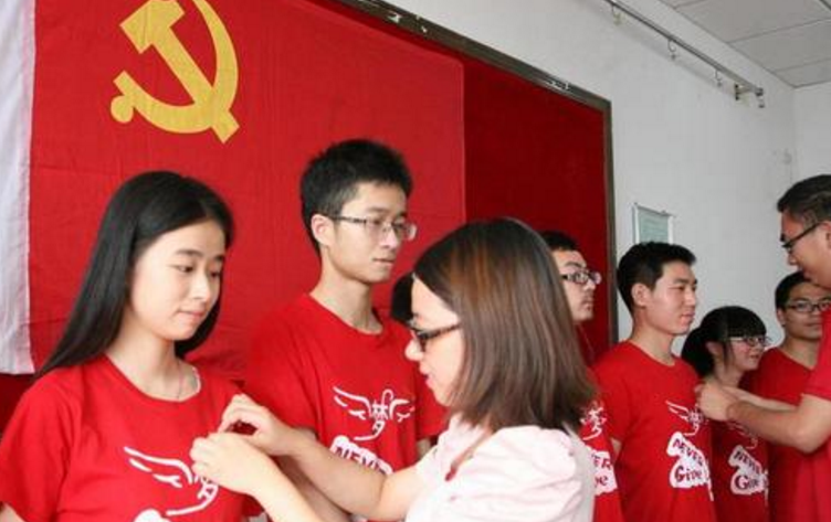 大学入党最容易！抓住机会在大学入党，成绩好不好，这4点也重要