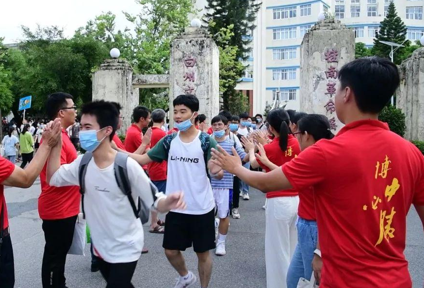 2021高考成绩已出炉，全网第一个0分考生，成为高考“最大输家”