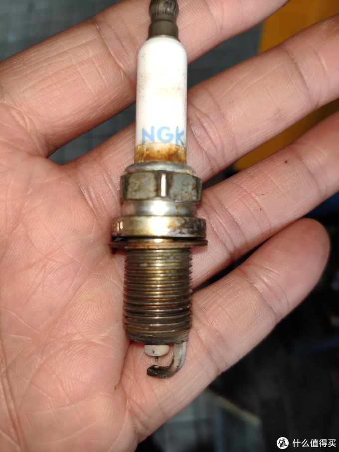 火花塞多久换一次？哪种最好？一篇文章了解火花塞，养车不盲目
