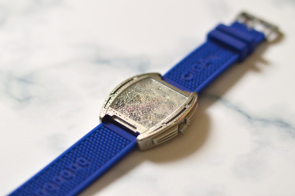 继小米之后，手表也有了透明探索版，双面镂空设计