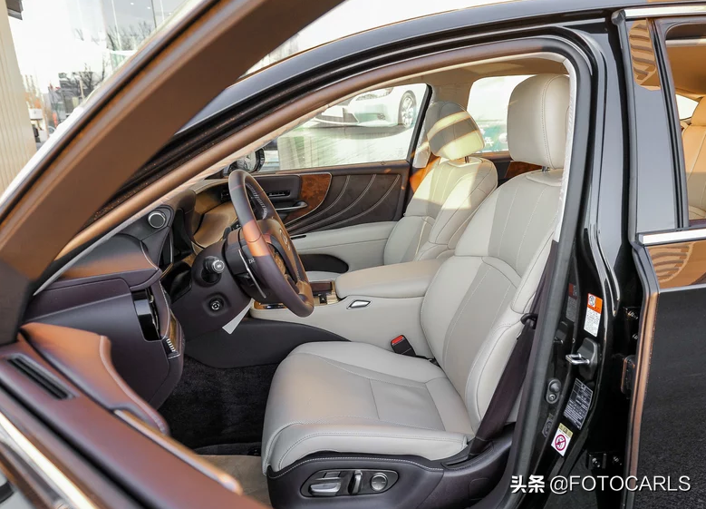 雷克萨斯LS350入门版实拍，售价80.8万起，卖的就是颜值和品质？