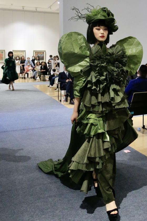 “最美美术馆”遇见“最美服装秀”江汉大学STYLE SHOW项目式教学成果展首秀圆满举行