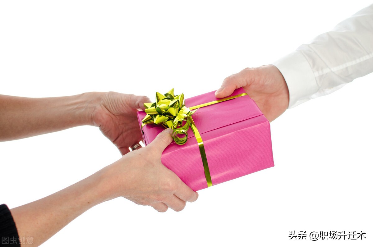 给领导送礼用什么方式送（最好）