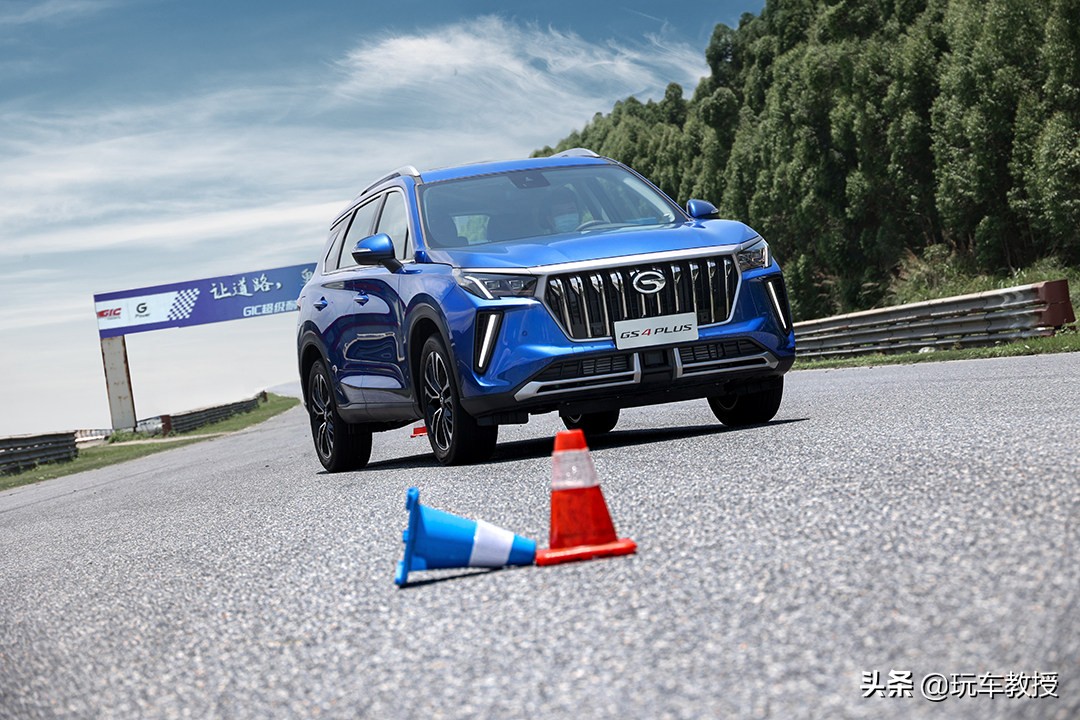 2.0T+6AT，轻松满足1米8乘客 传祺GS4推PLUS版