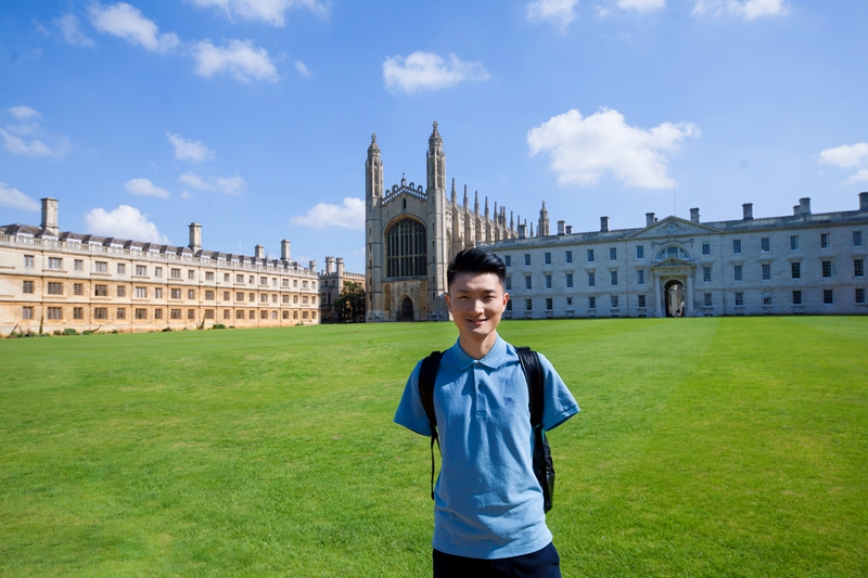 无臂高材生杨孟衡：用脚写字考出高考状元，寒门贵子的逆袭