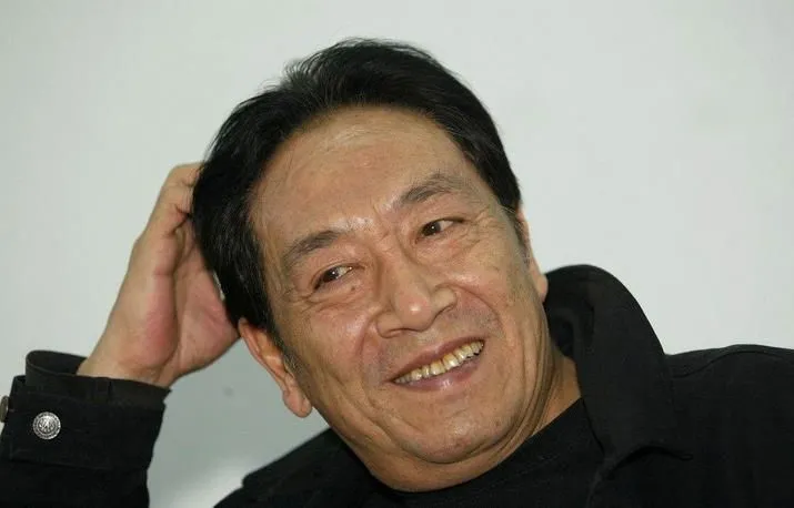 与王奎荣相差37岁的爱情，婚后生一对儿女，饶芯语现在后悔了吗？