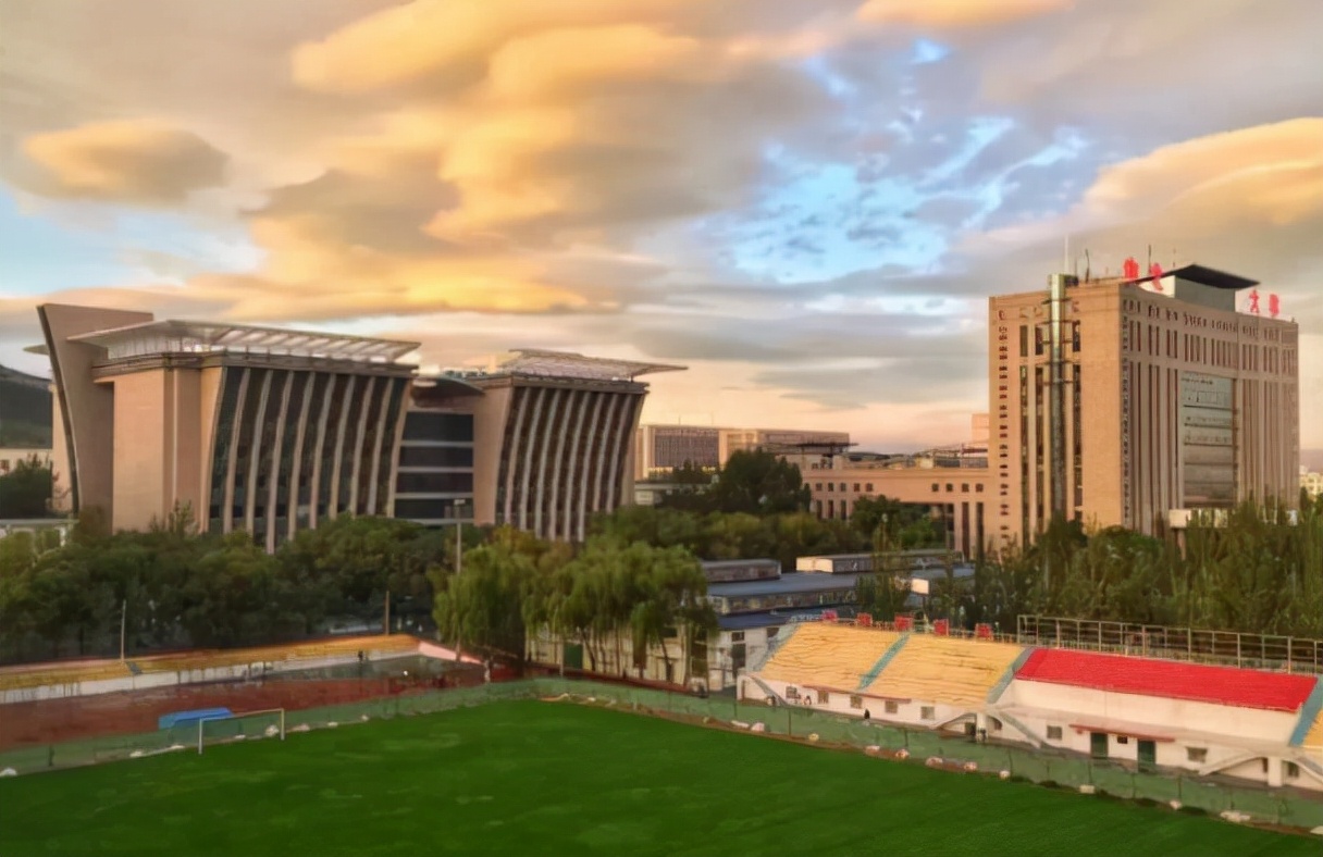 国内一所很神秘的双非院校，校内设禁区，新生入学要签保密协议