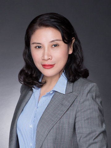 辞去警察公职出国深造，广东美女律师回国后成高级合伙人，还登上亚洲榜单！