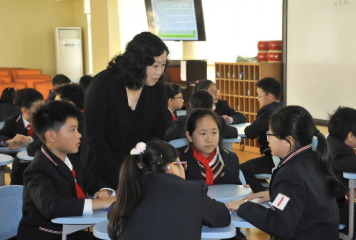 给老师送礼有意义吗？高情商也许比送礼管用，早知道早受益