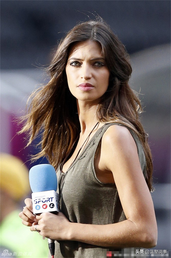 卡波内罗(西班牙足球名将卡西利亚斯夫人萨拉·卡波内罗美照)