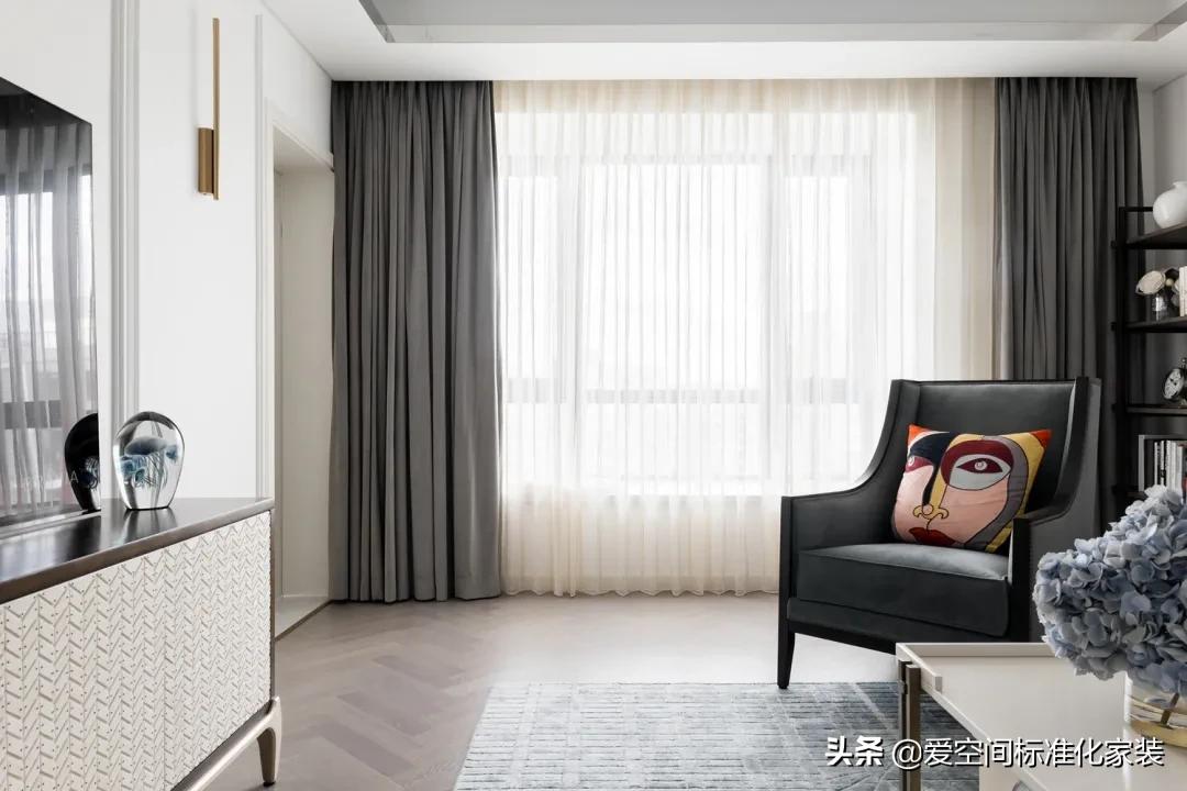134㎡现代轻奢3室1厅，高级灰+象牙白，让家时尚范儿十足