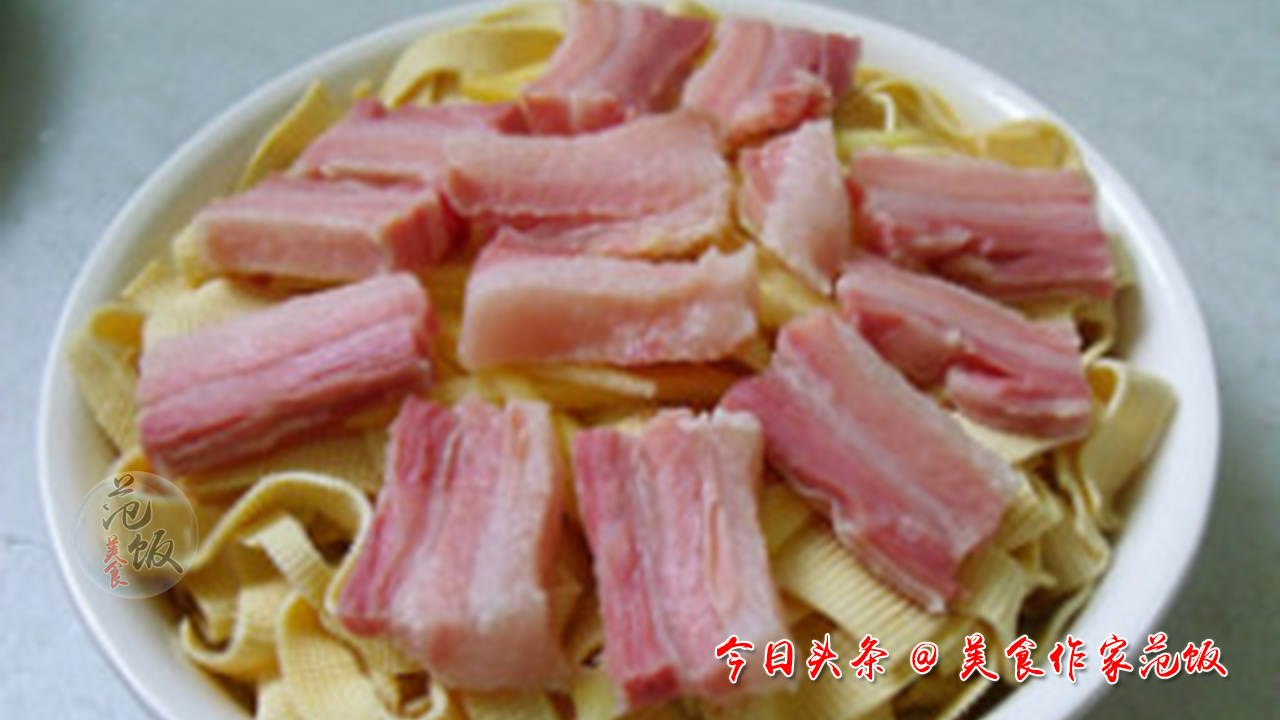 咸肉蒸百叶的家常做法味道鲜香浓郁的咸肉蒸百叶这样做