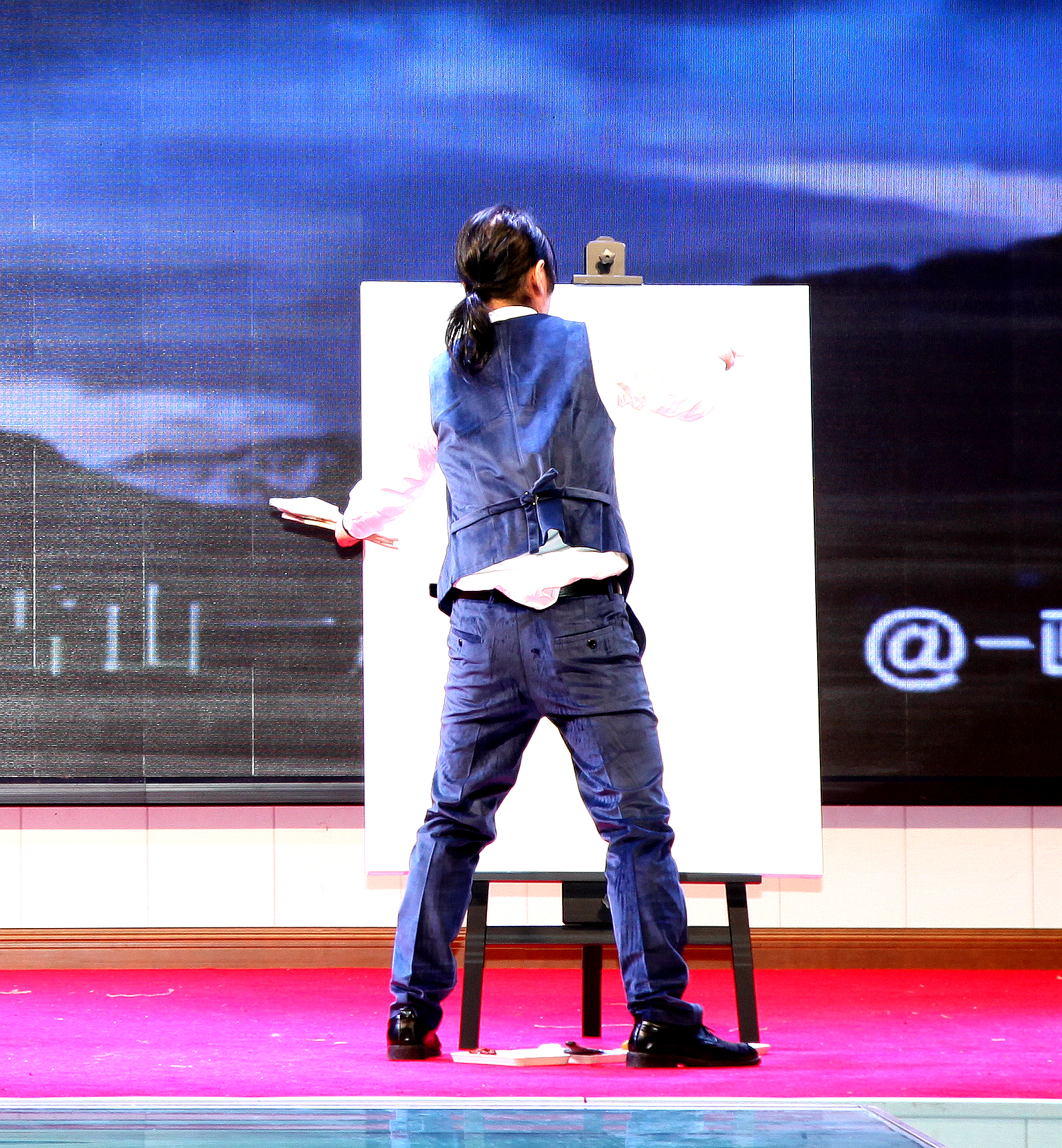 共享蓝天助残公益音乐会在成都举行