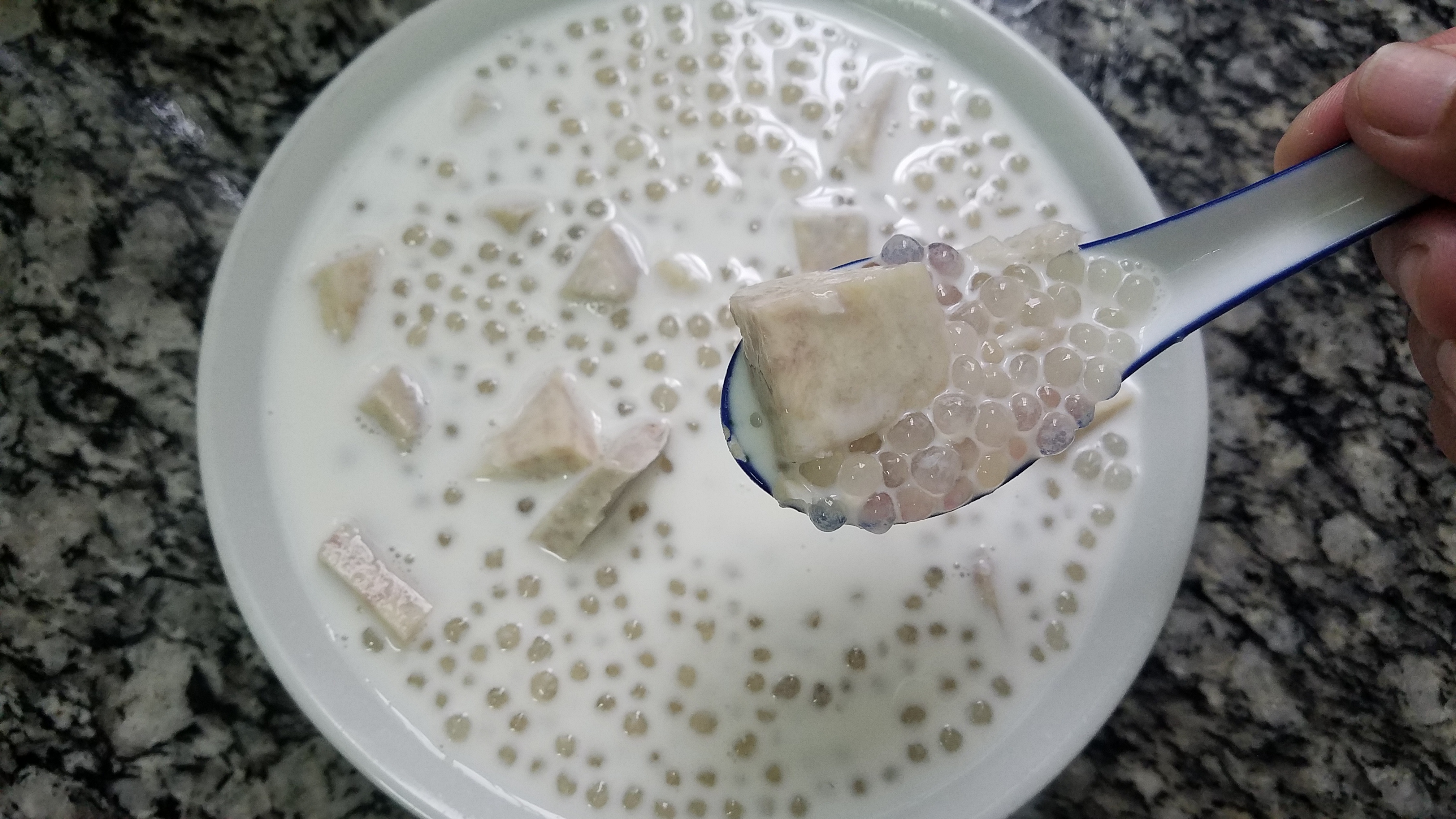 香芋西米露，广东很好喝的一道糖水，做法简单味道香，我家经常做