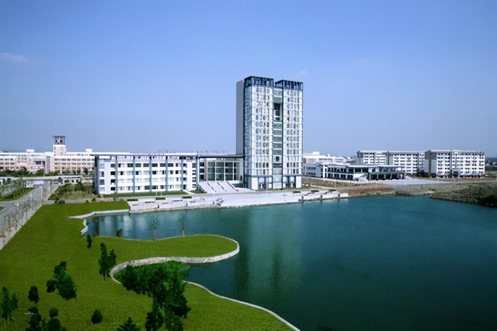 湖南一次性将8所高校合并为3所，学生：我的母校去哪儿了？