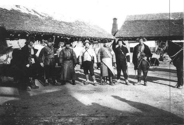 刑场上，战士亲手枪杀12名同志后自杀，用枪声发出绝密情报