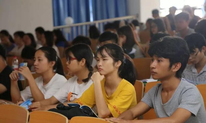 谁说本科至少要读4年？首批“3年制”本科生毕业了，学历不简单