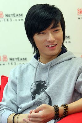 超女何洁的劲爆情史，和释小龙分手后高调嫁人，与前夫互爆黑料