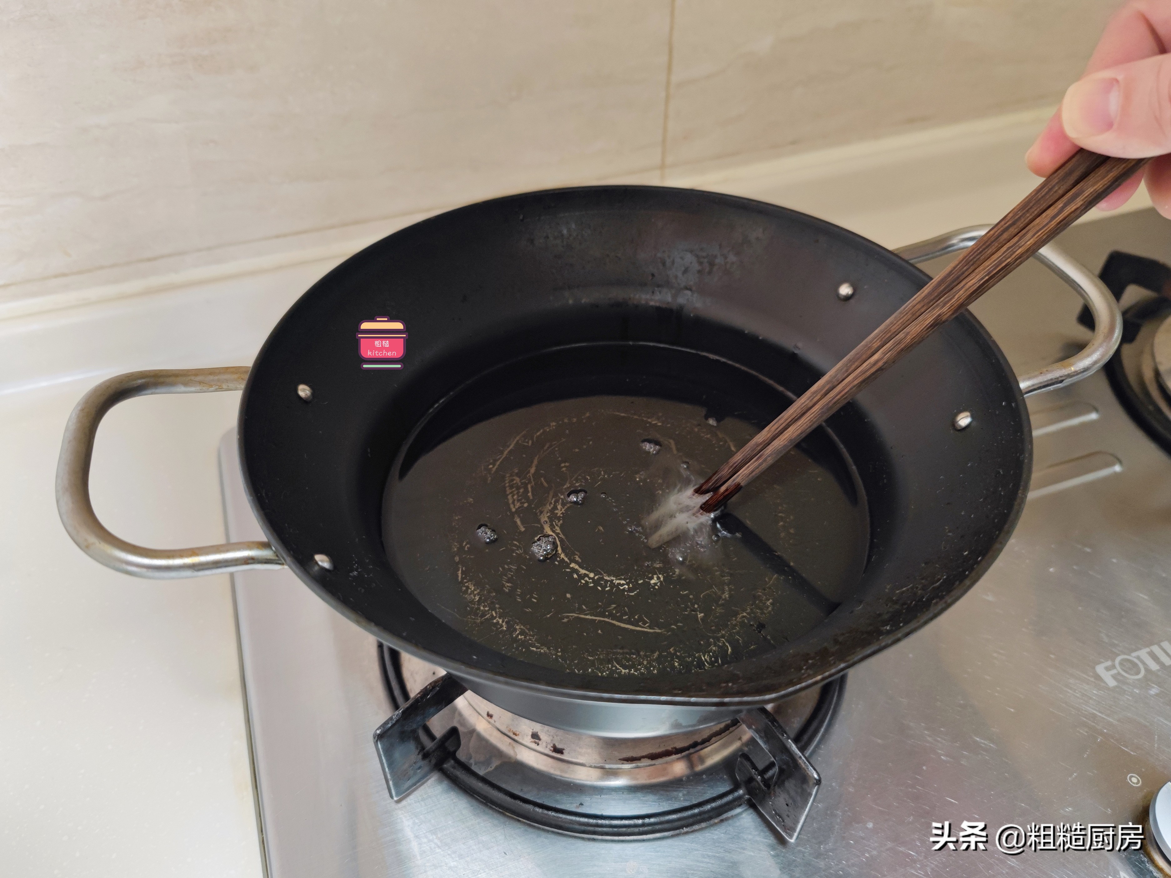 自制炸肉丸，外酥里嫩，肉香十足，能涮火锅能炖菜，孩子超爱吃