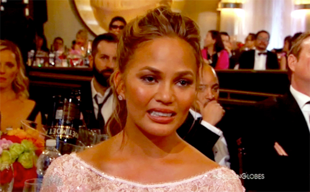 16岁少女嫁51岁恋童演员，节目被逼秀胸遭网暴骂“荡妇”