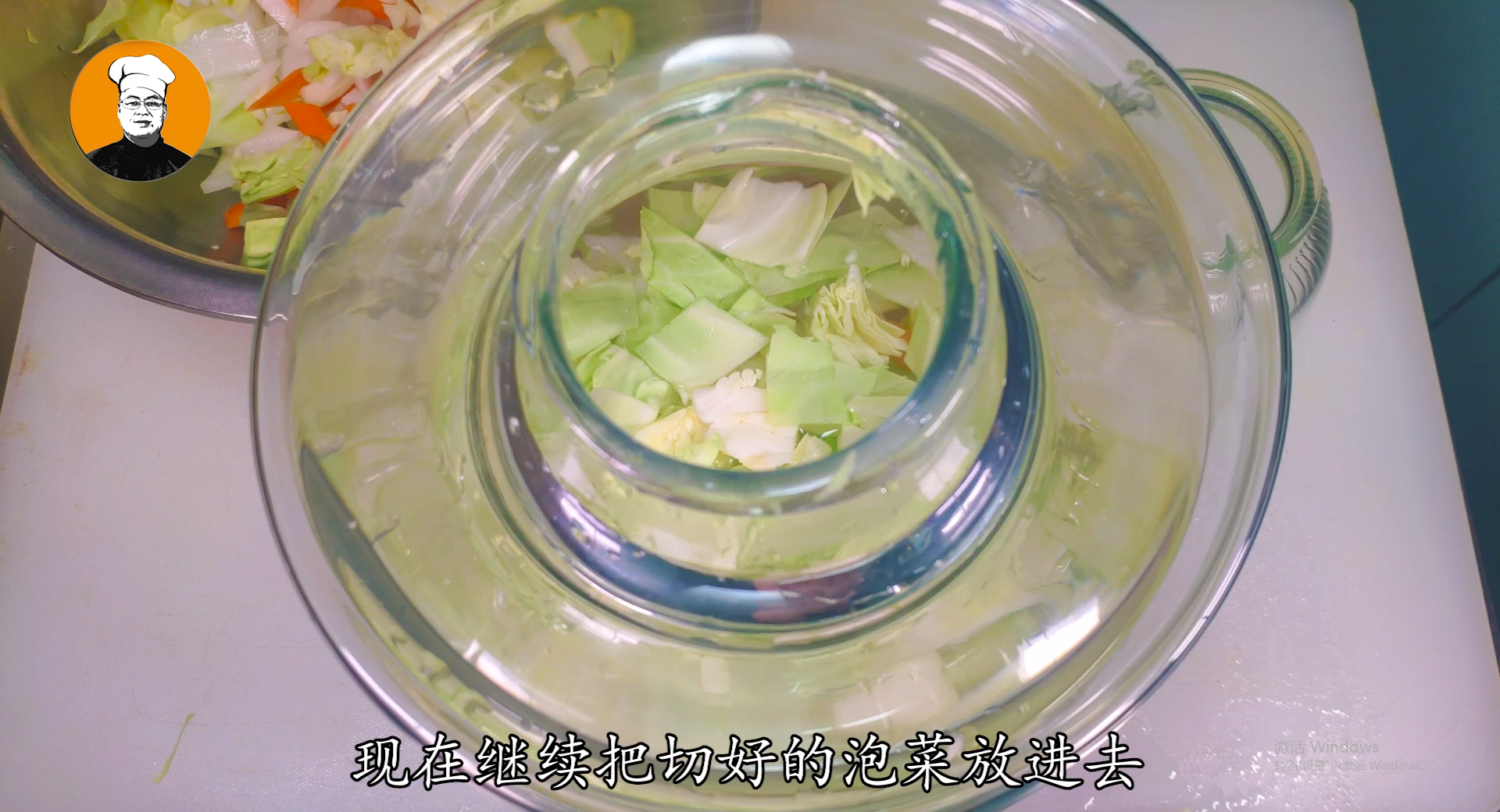 四川泡菜正宗做法，酸辣爽脆不生花，腌10天就能吃