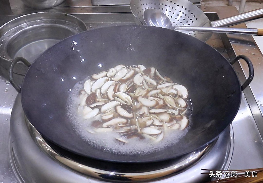 减肥不用吃得太单调，6道家常菜，热量低又健康，别再吃水煮了