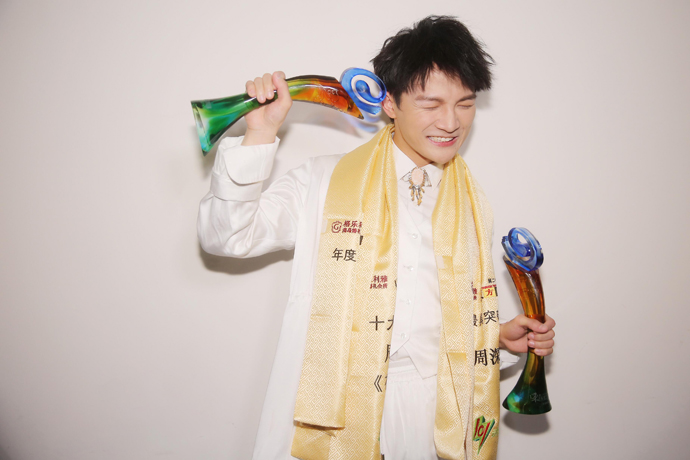 周深为什么是女声 嗓音独一无二连柳岩也将其错认为是女歌手