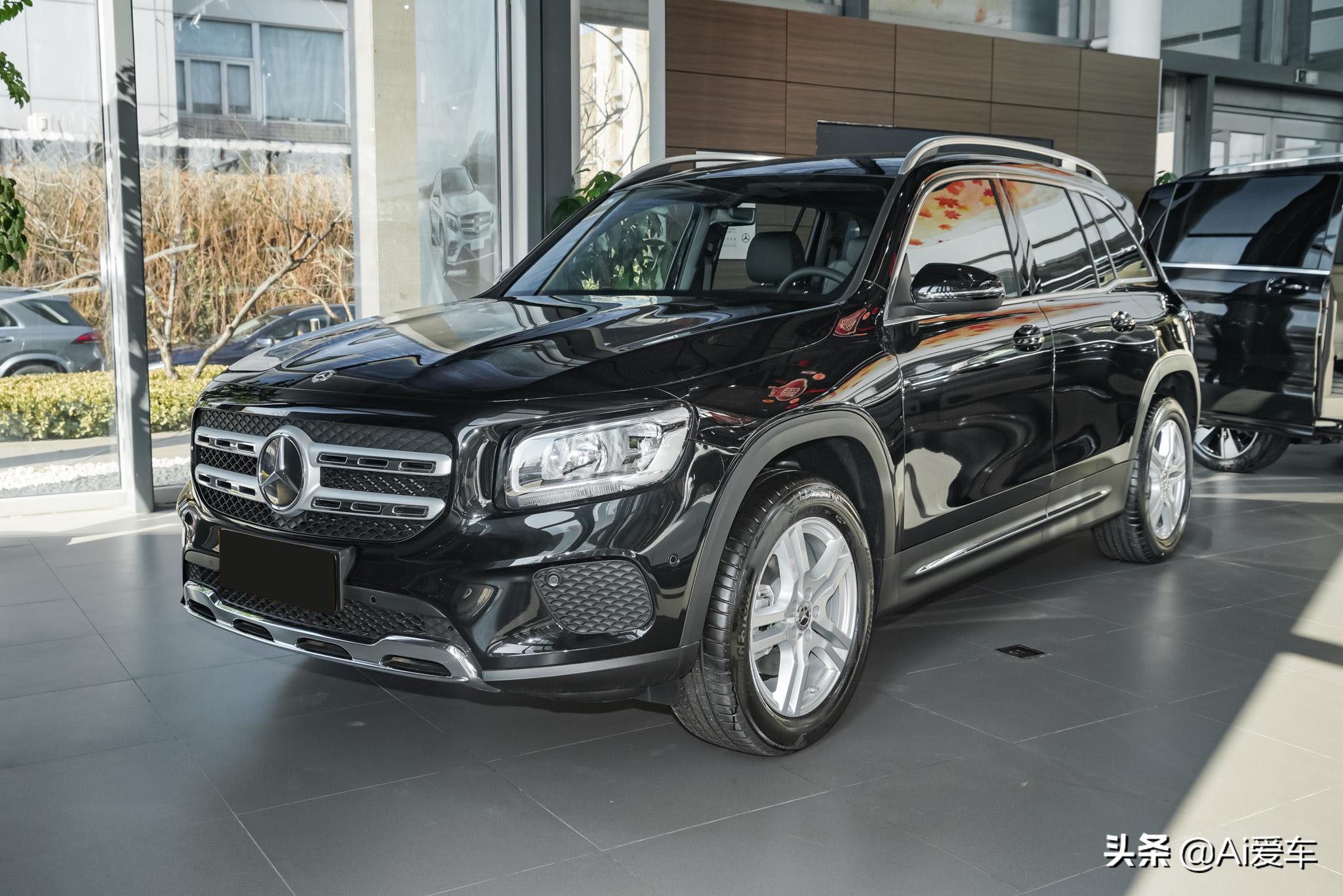 大7座豪华家用SUV，6.4L油耗自动挡，车价入门，到店实拍奔驰GLB
