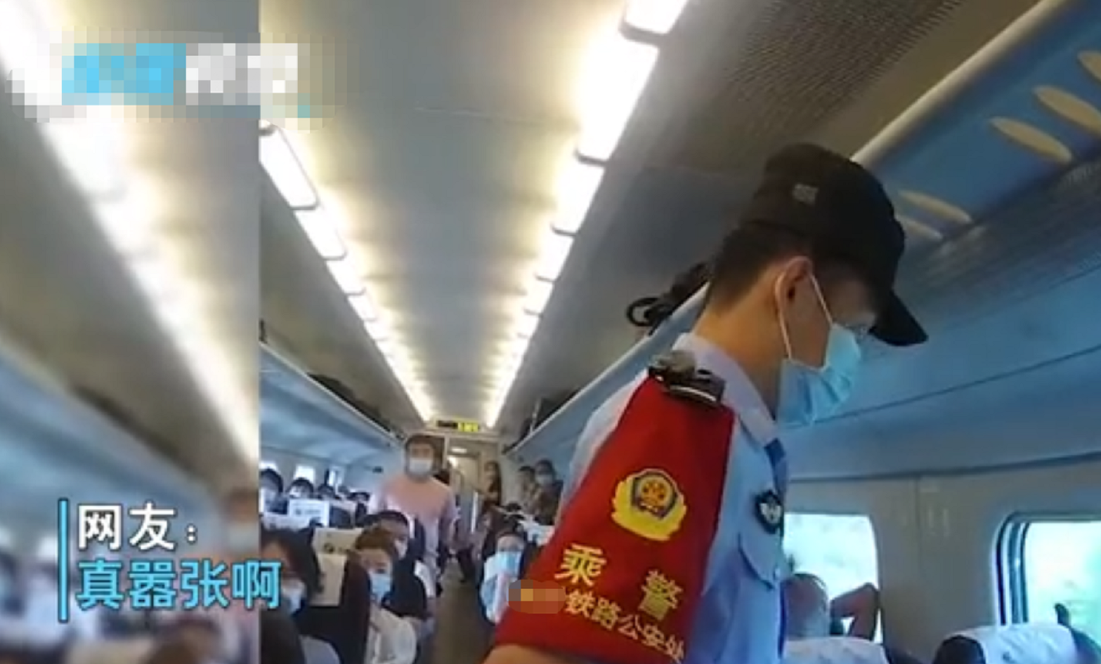 女子动车上吸烟：我知道不能吸烟，双膝下跪求原谅，网友：知法犯法