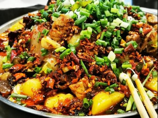 今年暑期，这3部电视剧超火，主角全部来自重庆这所高校！