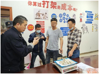 捞了30条鱼三人刑拘！捕了一两虾获刑两个月！禁渔期这些行为都是违法的