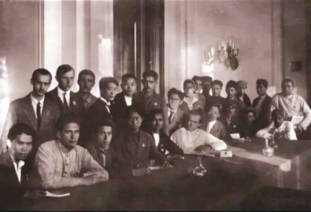 瞿秋白翻译《国际歌》，为何把最后一句，译为“英特纳雄耐尔”？