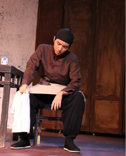 日薪百万还不够，镀金的明星们连学历也要抢占特权？