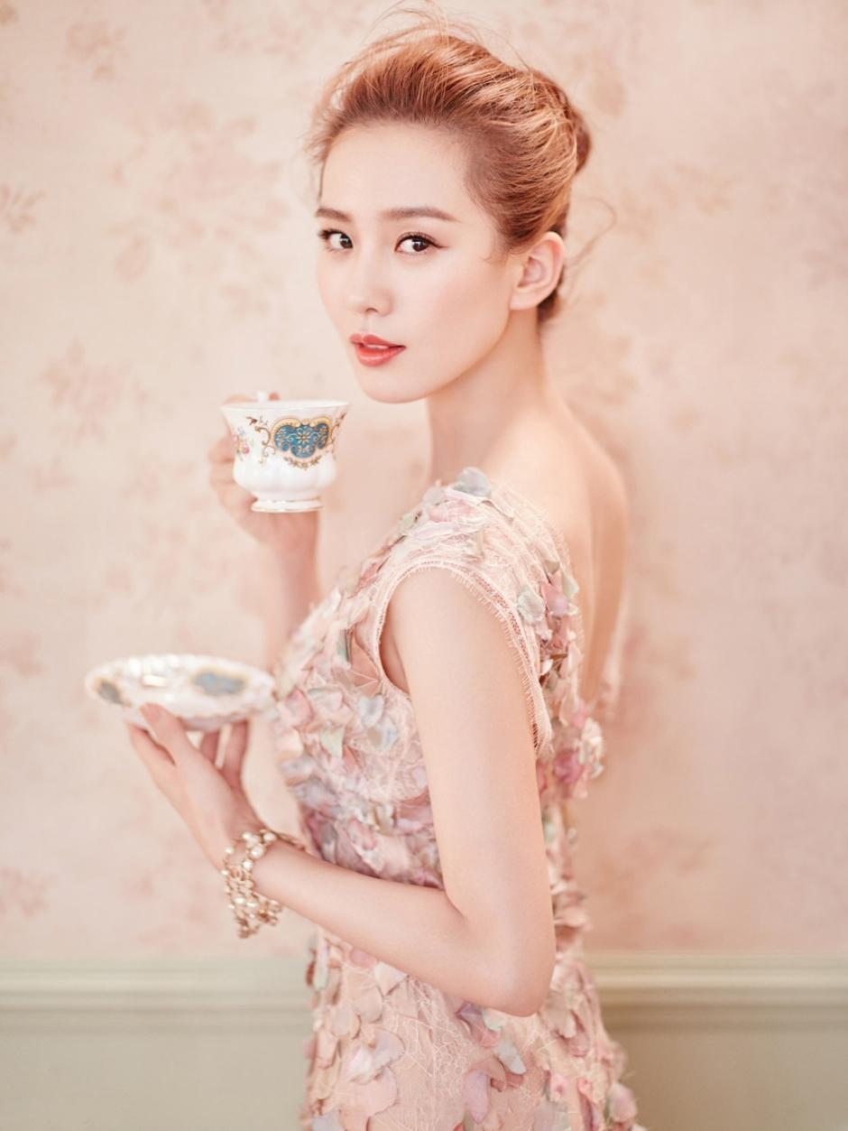 娱乐圈中侧颜最美的女明星,没人逃得过刘亦菲董洁的侧颜