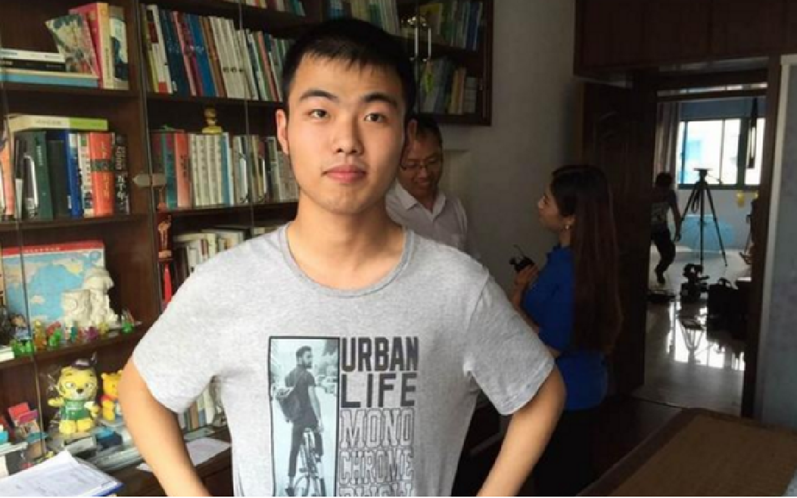 学霸高考749分，清华北大都向他抛出橄榄枝，父母却仍嫌弃他