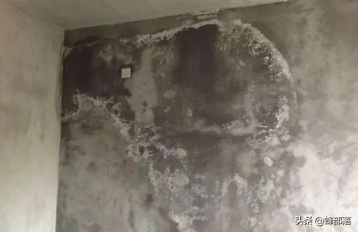 农村自建房墙体为啥会起皮掉落？如何避免和解决，2个解决方法