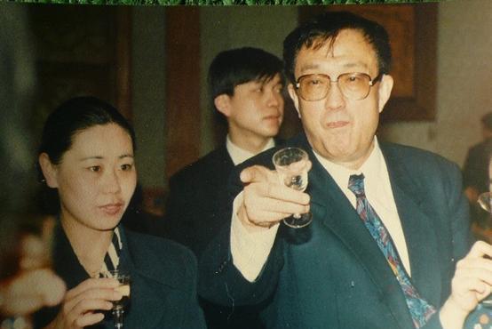 谢晋：4个子女3个低智，唯一正常的孩子患癌离世，一生比黄连还苦