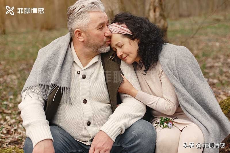 12种不同类型的男人接吻方式，判断他有多爱你
