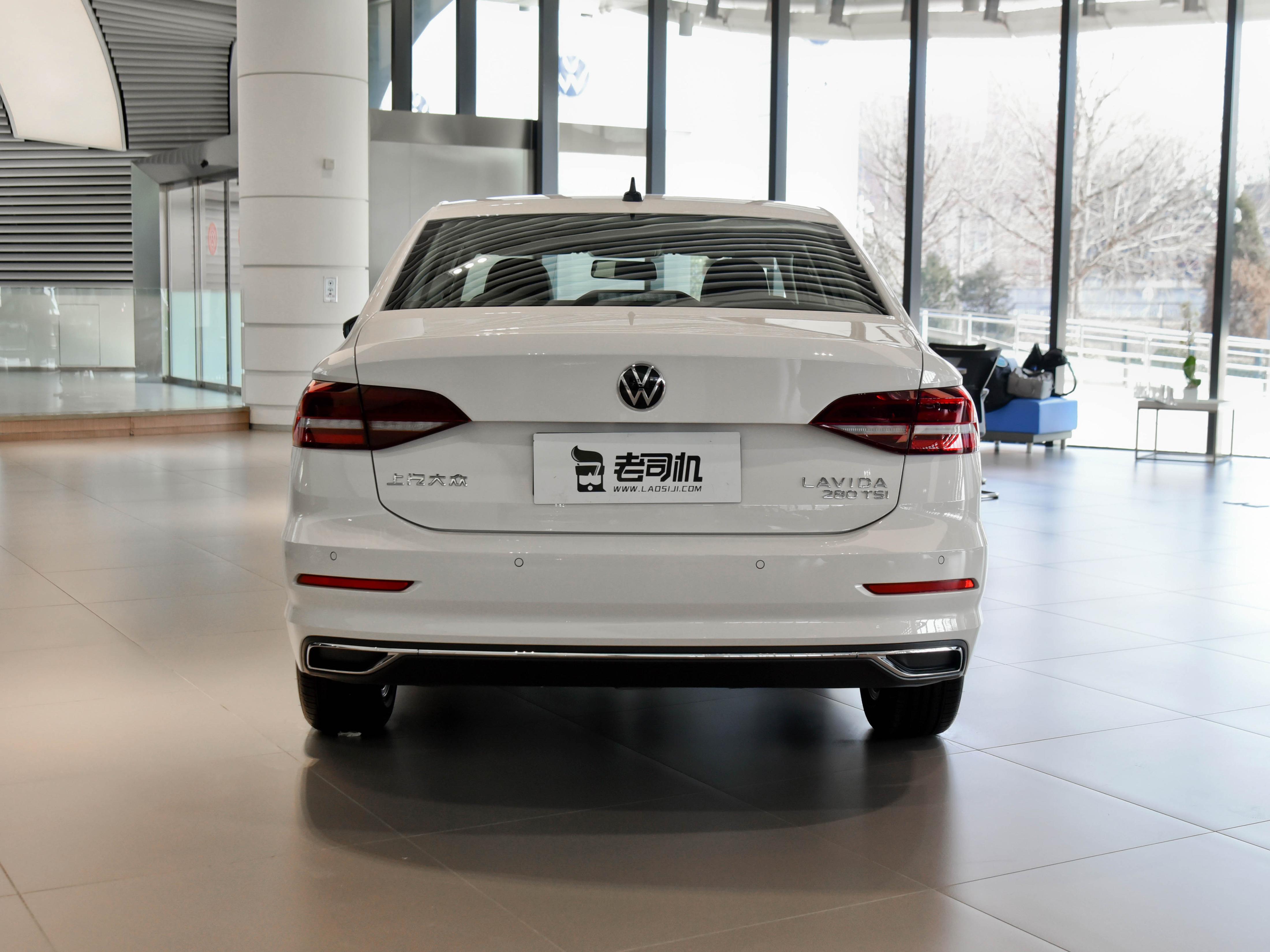 5.5L油耗大家轿，低价高配合资销量高，价格不错，带你看大众朗逸