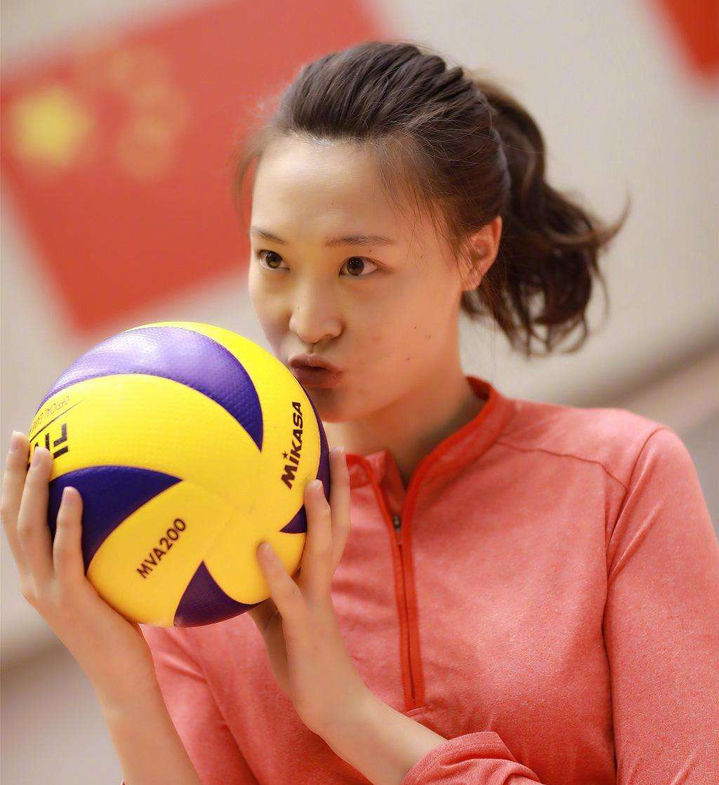 惠若琪:两次心脏手术,7颗钢钉,磨不灭她心中的女排精神