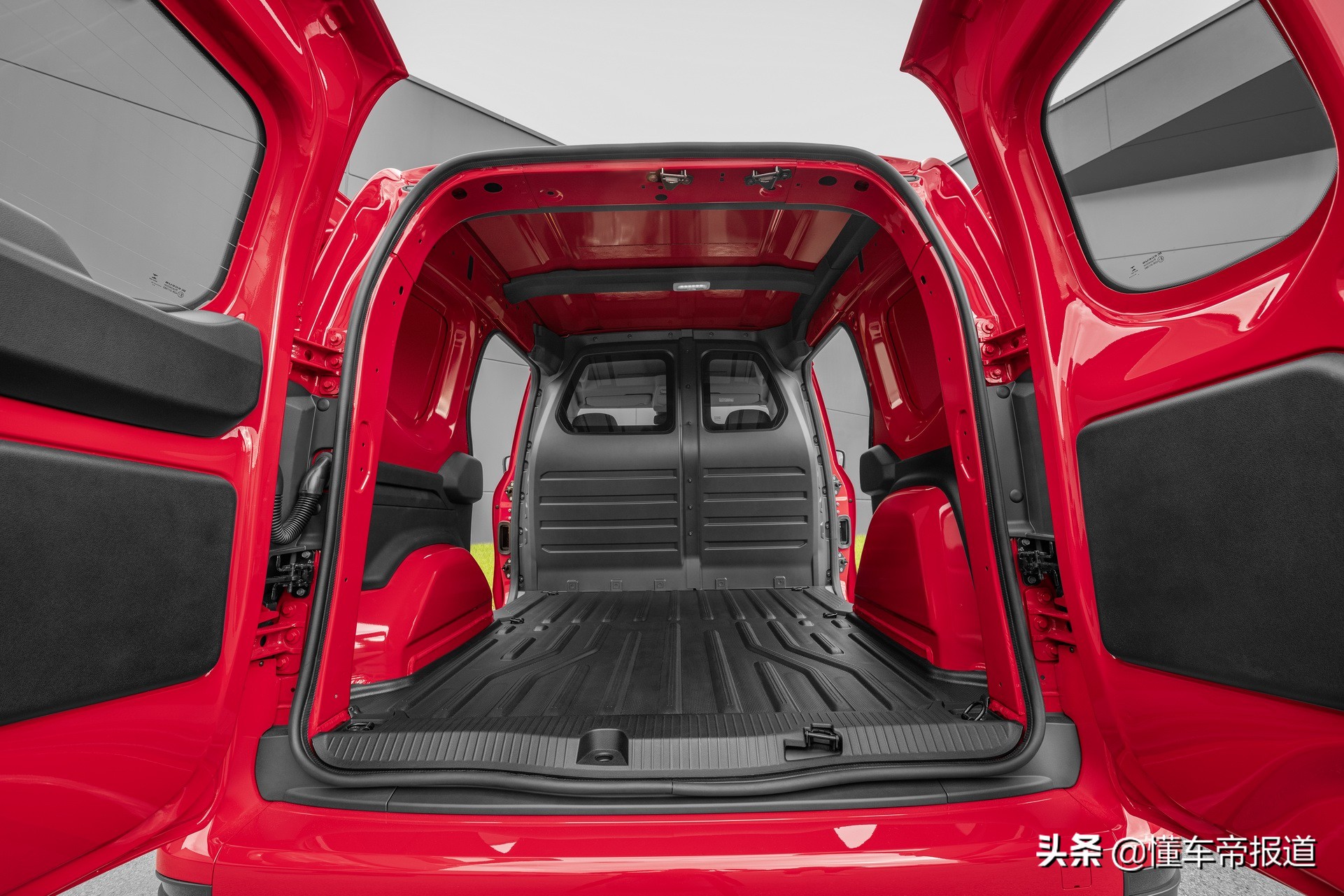 新车 </p><p>　　 德味“五菱宏光”，解析奔驰新Citan，实际却是换标雷诺？
