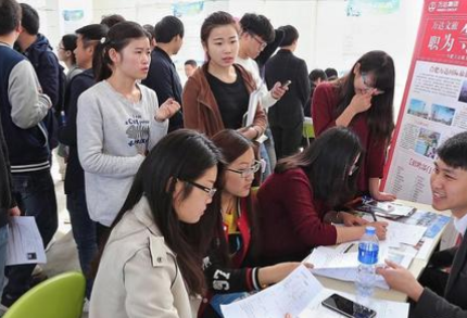 毕业后想当官可以报考的大学，有机会进入国企，收入高发展好