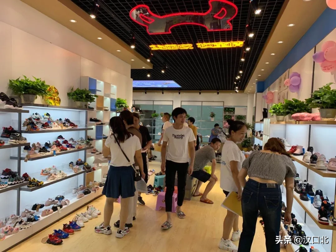 汉口北牧童童鞋:打造大型情景体验店,拓展线上线下全域销售渠道