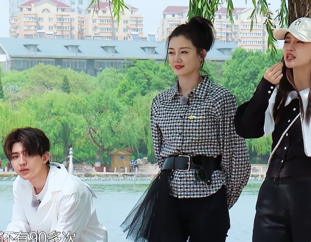 郑恺苗苗秀完恩爱后,沙溢又带俩儿子去跑男,身材亮了)