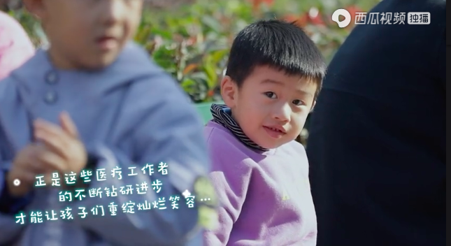 妈妈踢烂孩子下体，这部国产纪录片给不合格父母上了一课