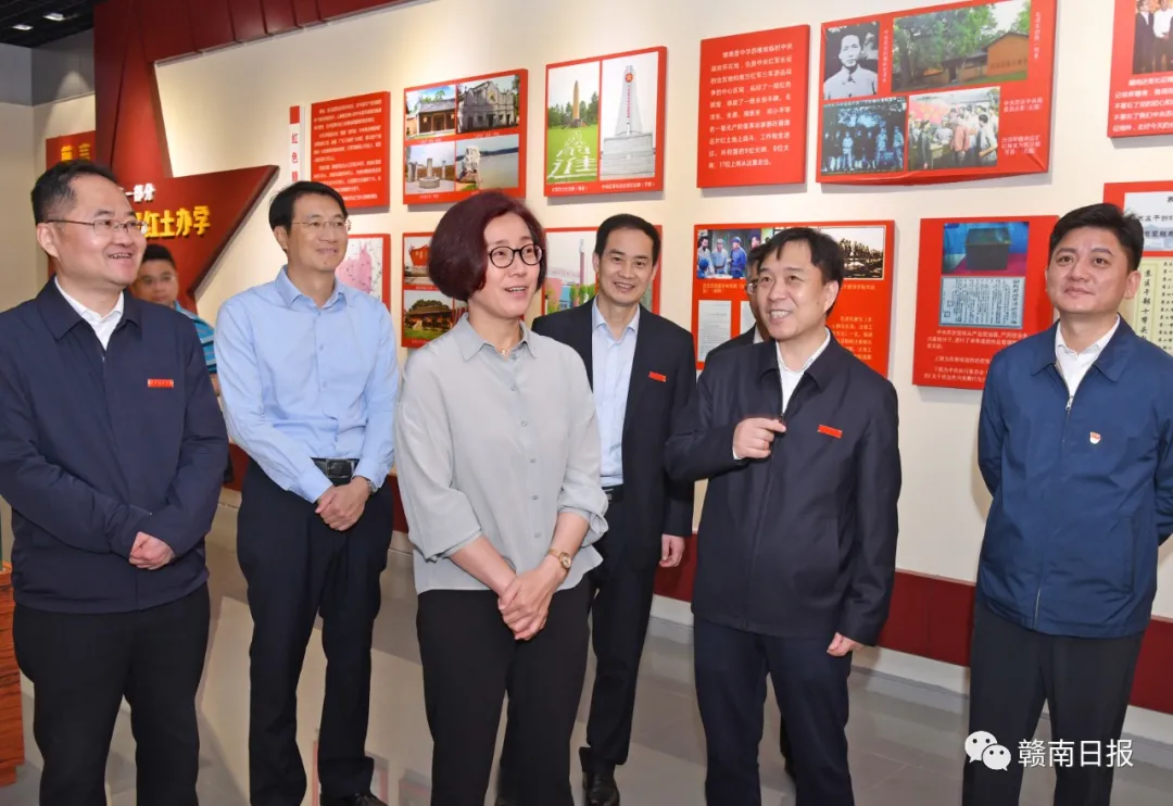 吴忠琼在赣南师范大学调研