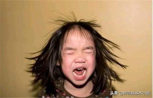 女儿发脾气，蔡少芬7个字搞定：孩子乱闹情绪，父母的回应很重要